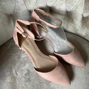Aldo peachy pink suede shoe with pearl detail on heel sz7